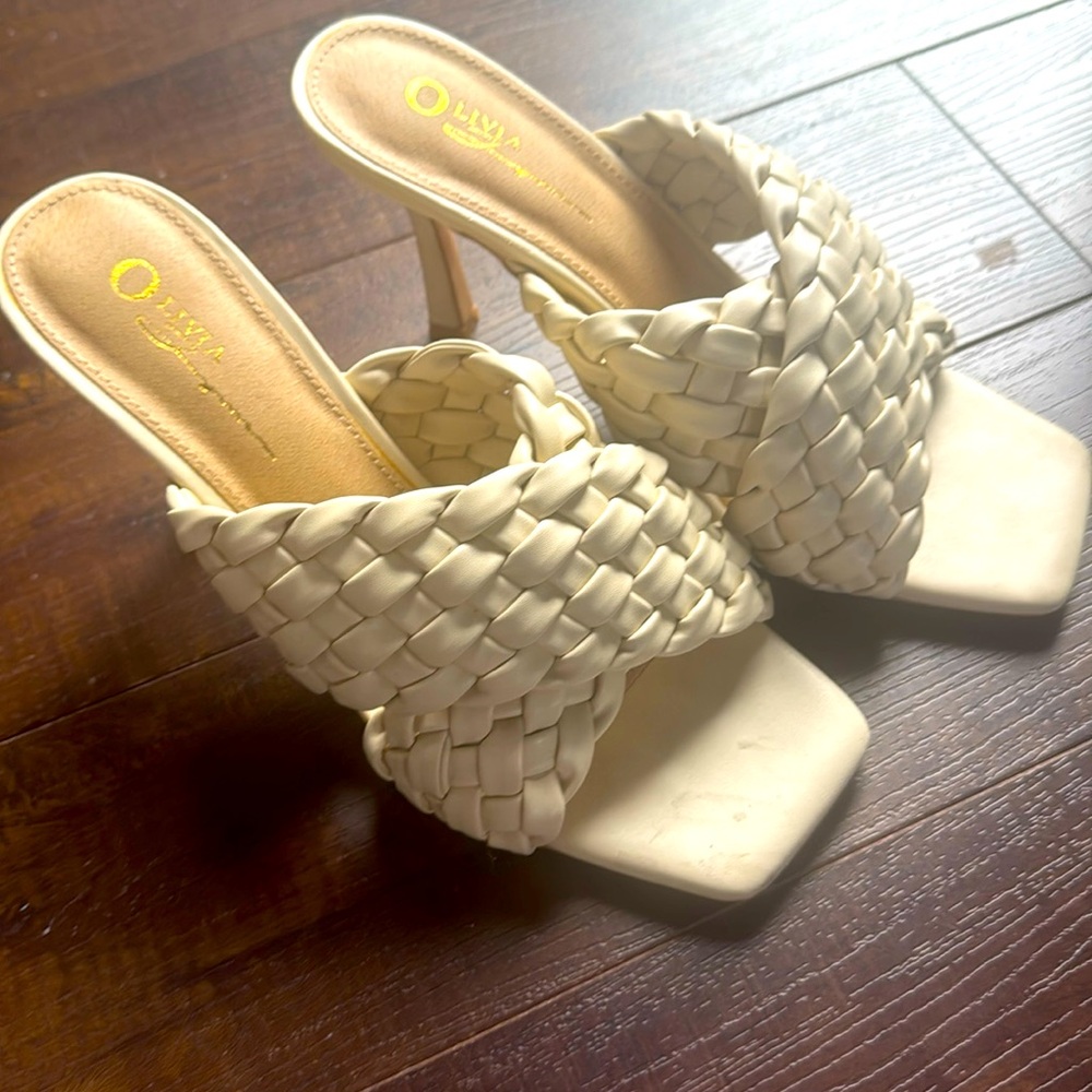 Gently worn square toe woven heels, super classy!!